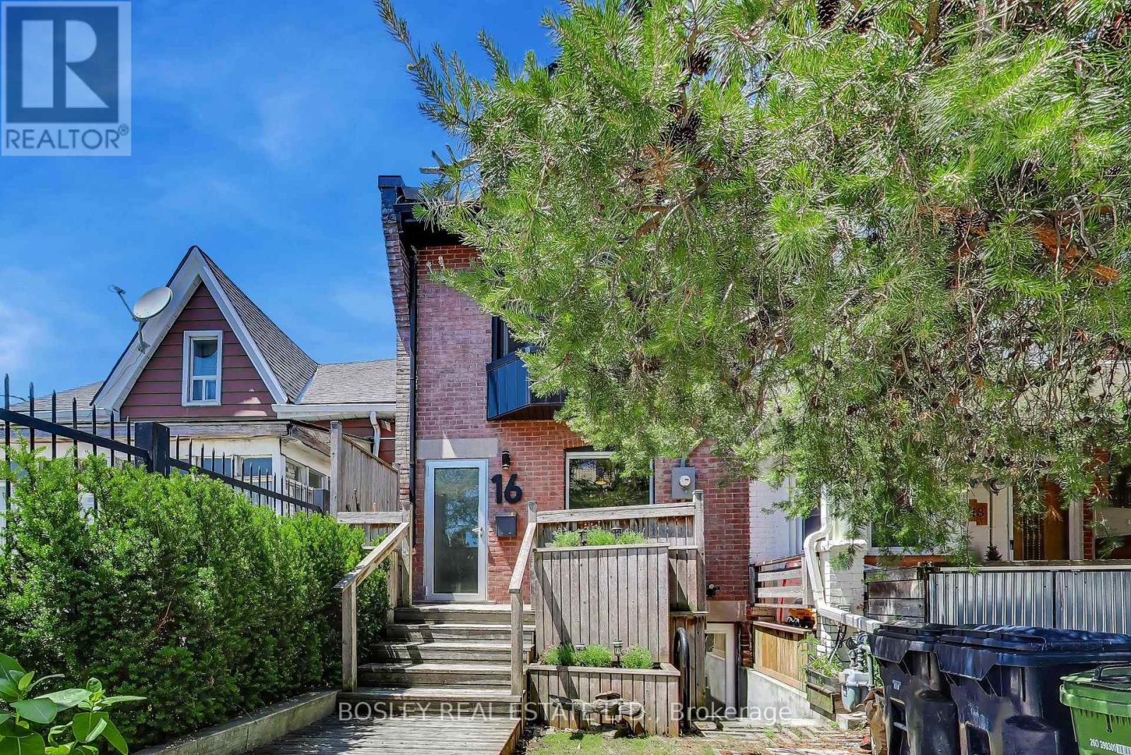 16 St Clarens Avenue, Toronto (little Portugal), Ontario