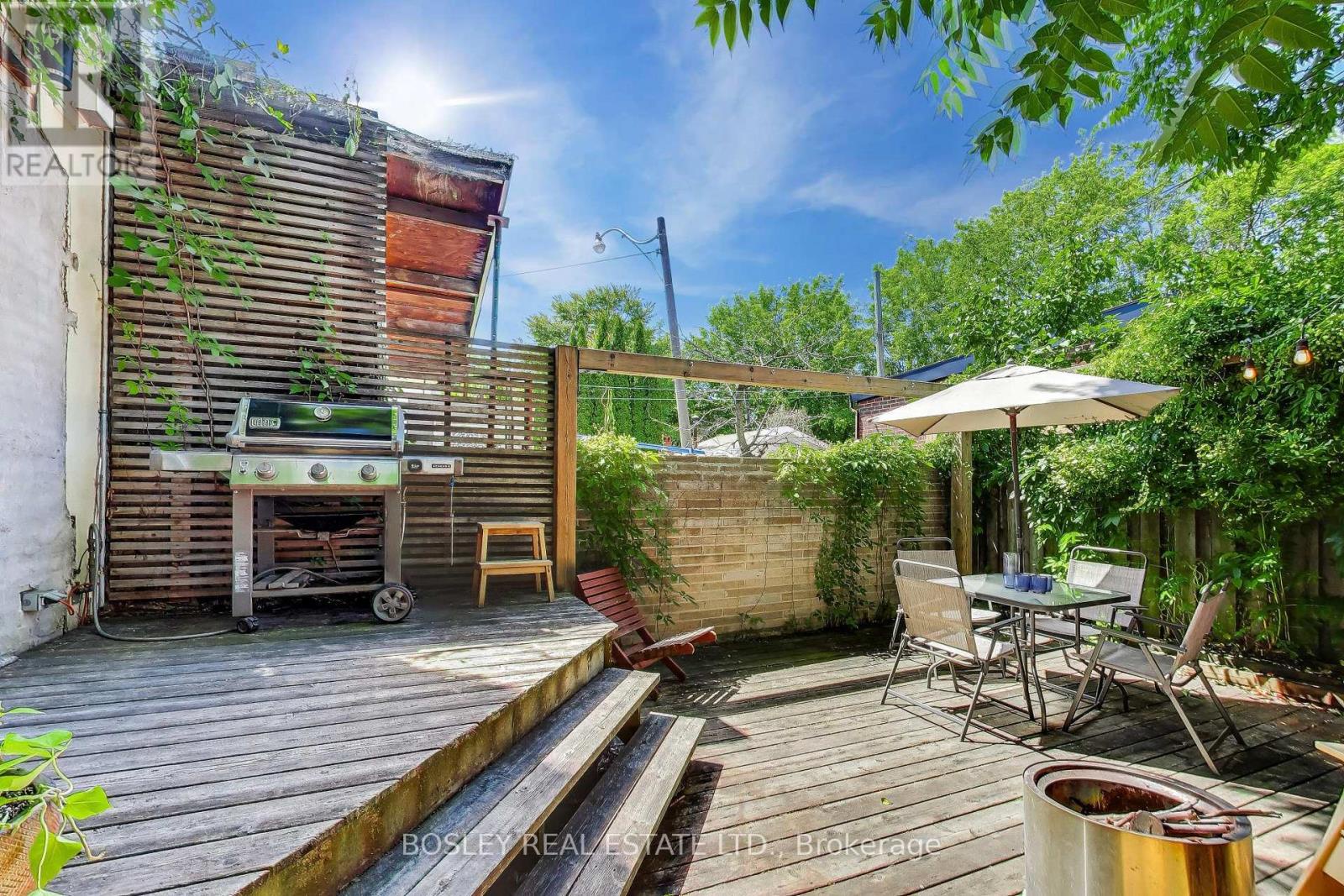 16 St Clarens Avenue, Toronto (little Portugal), Ontario