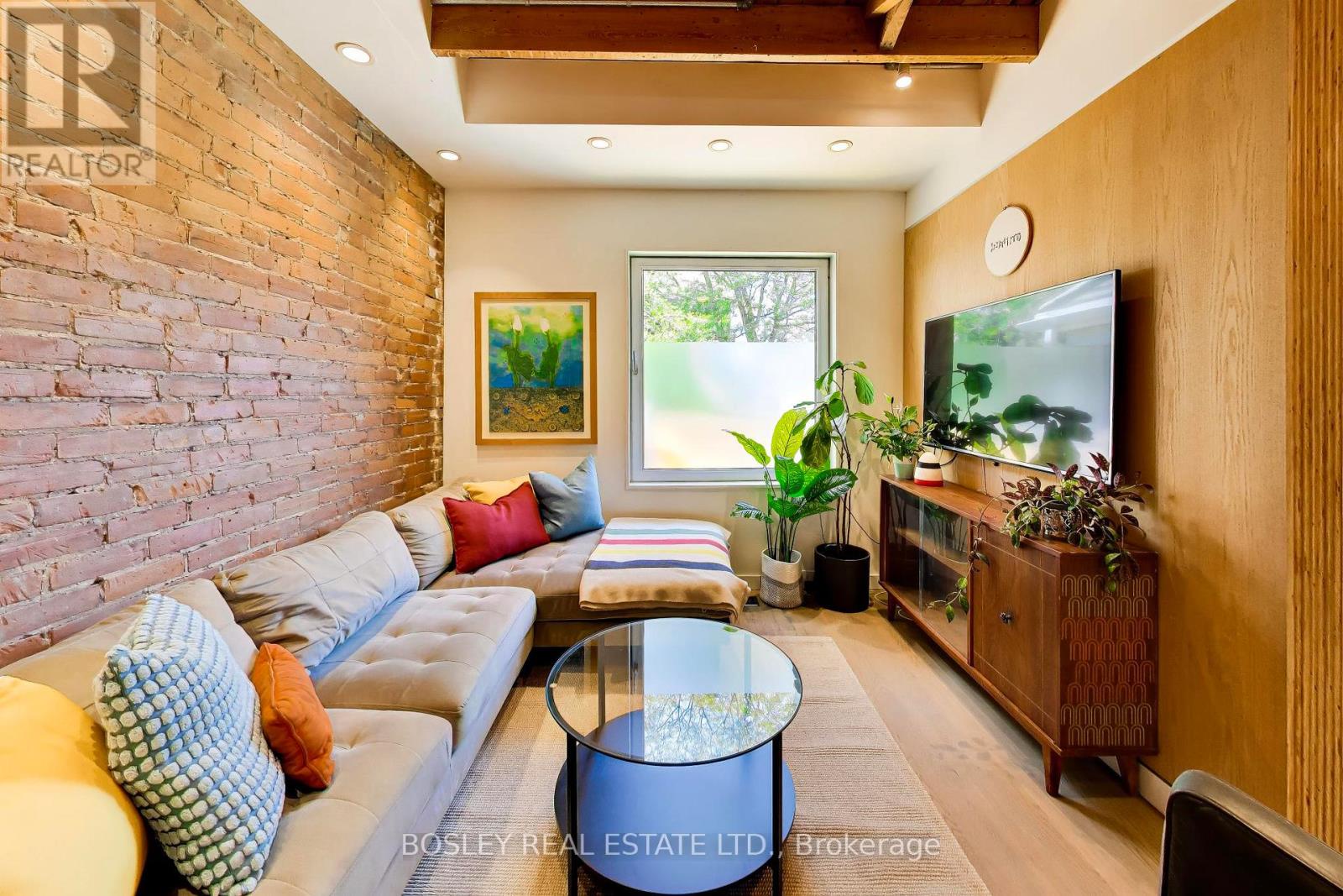16 St Clarens Avenue, Toronto (little Portugal), Ontario