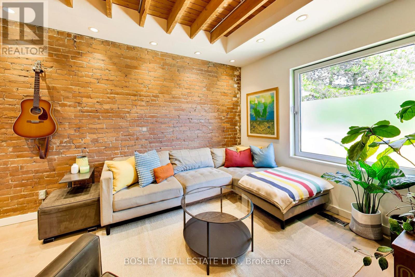 16 St Clarens Avenue, Toronto (little Portugal), Ontario