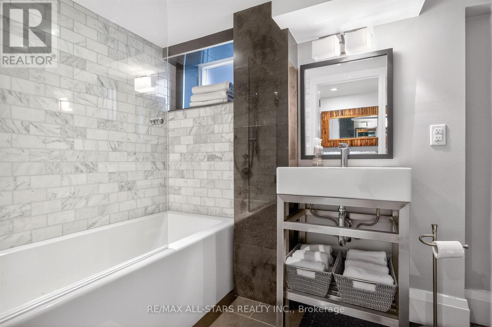 30 Edgewood Crescent, Toronto (rosedale-moore Park), Ontario