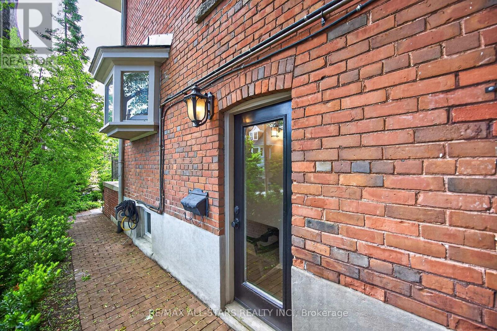 30 Edgewood Crescent, Toronto (rosedale-moore Park), Ontario