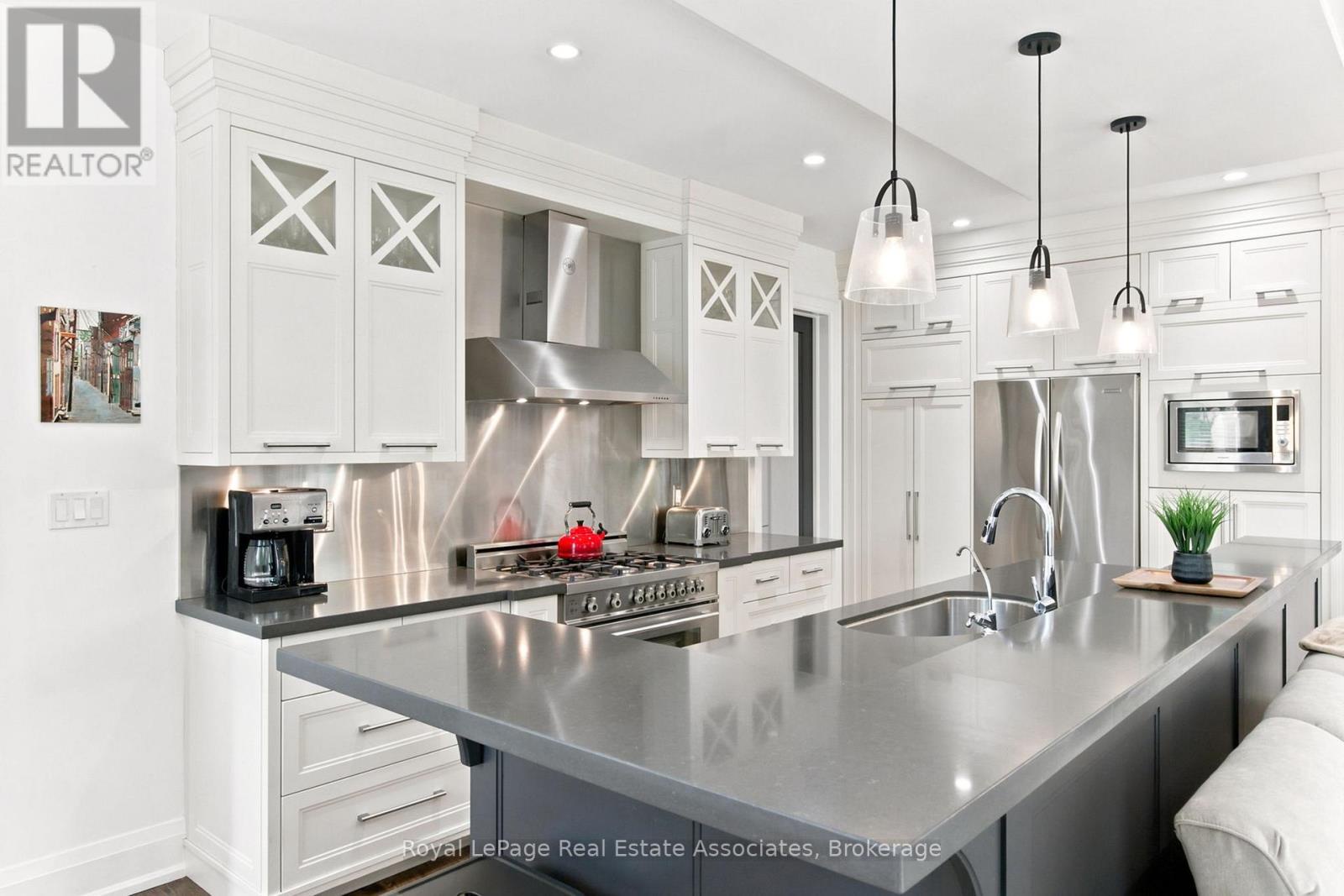 32 Jopling Avenue N, Toronto (islington-city Centre West), Ontario