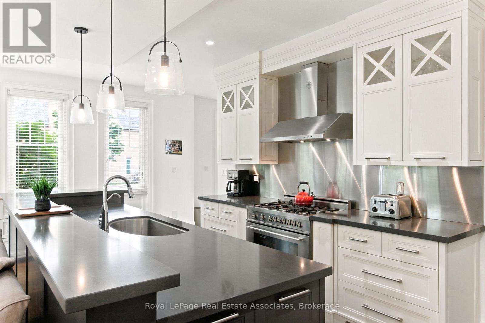 32 Jopling Avenue N, Toronto (islington-city Centre West), Ontario