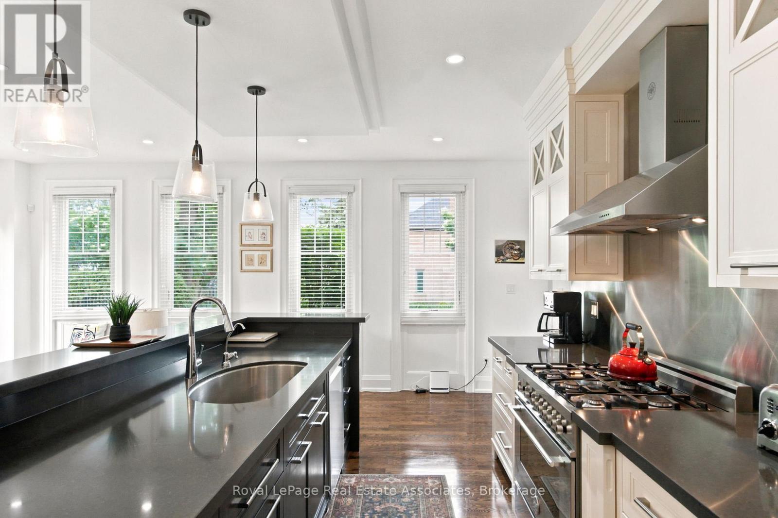 32 Jopling Avenue N, Toronto (islington-city Centre West), Ontario