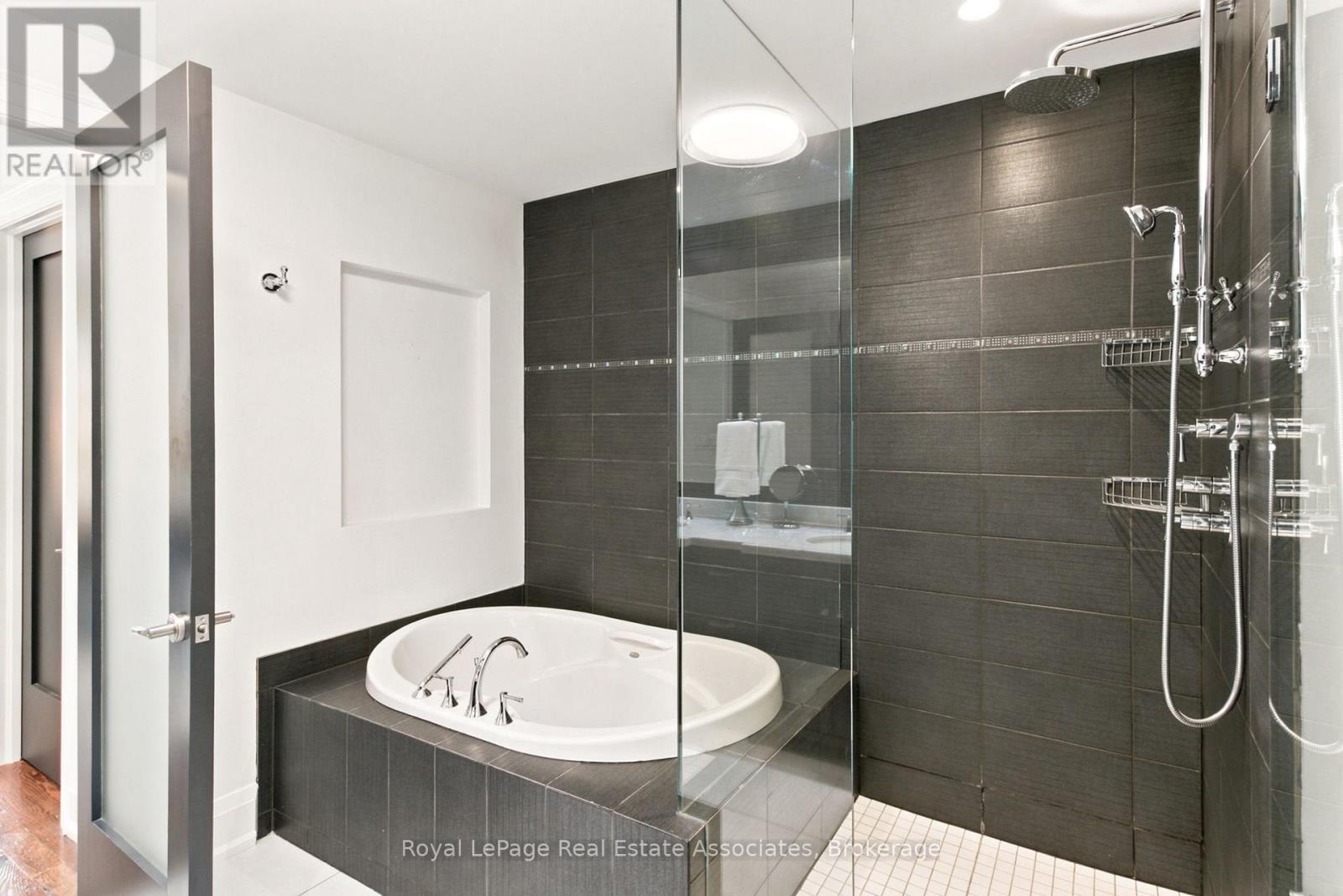 32 Jopling Avenue N, Toronto (islington-city Centre West), Ontario