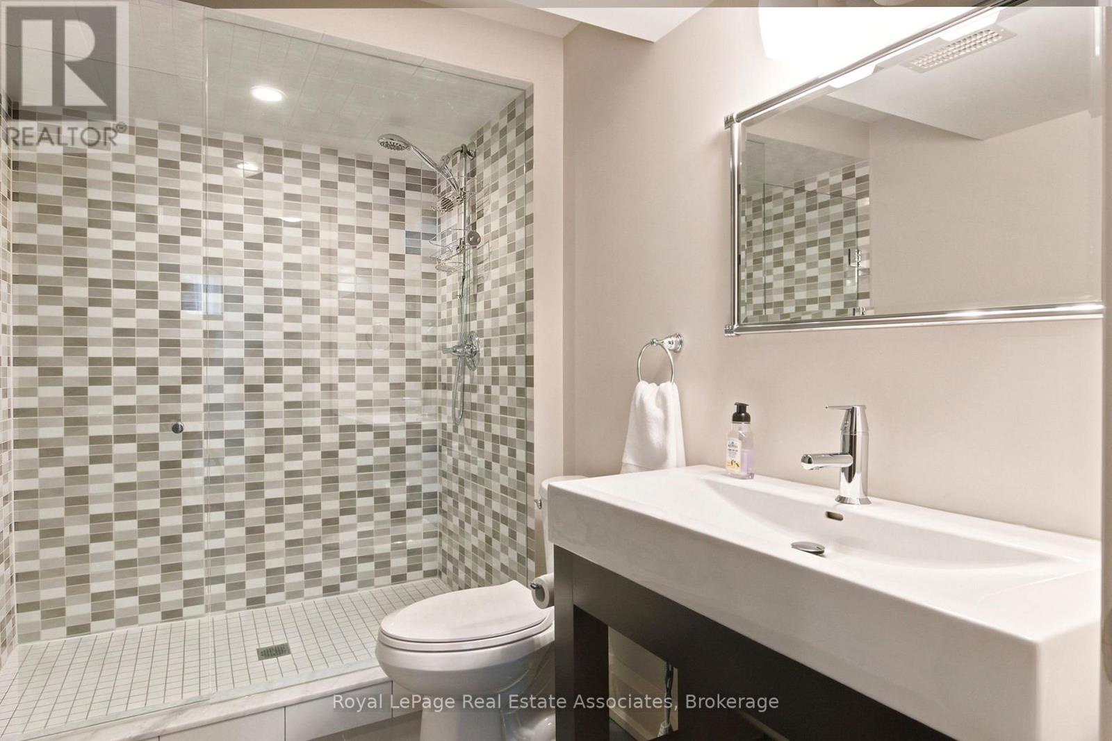 32 Jopling Avenue N, Toronto (islington-city Centre West), Ontario