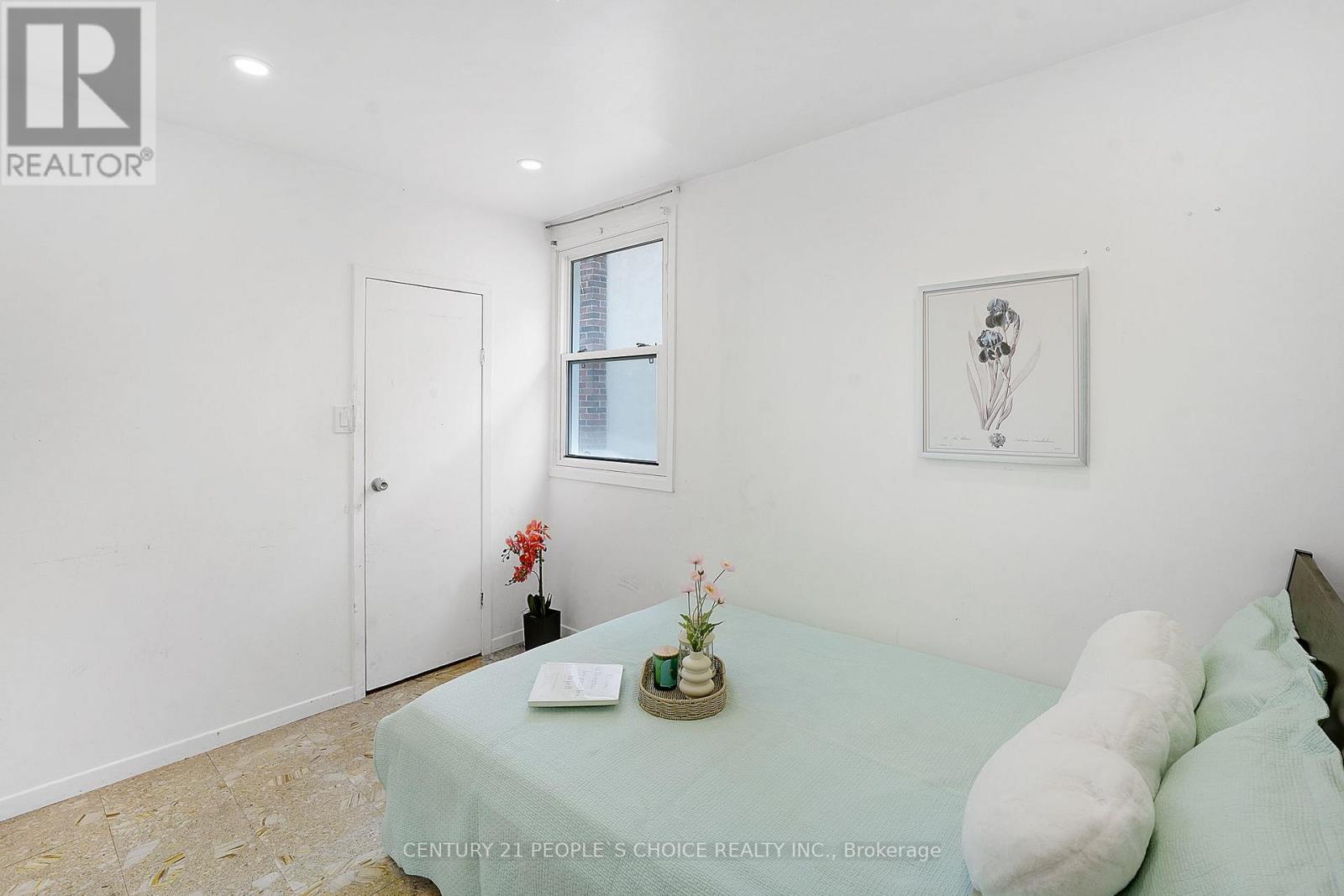 150 Spears Street, Toronto (rockcliffe-smythe), Ontario