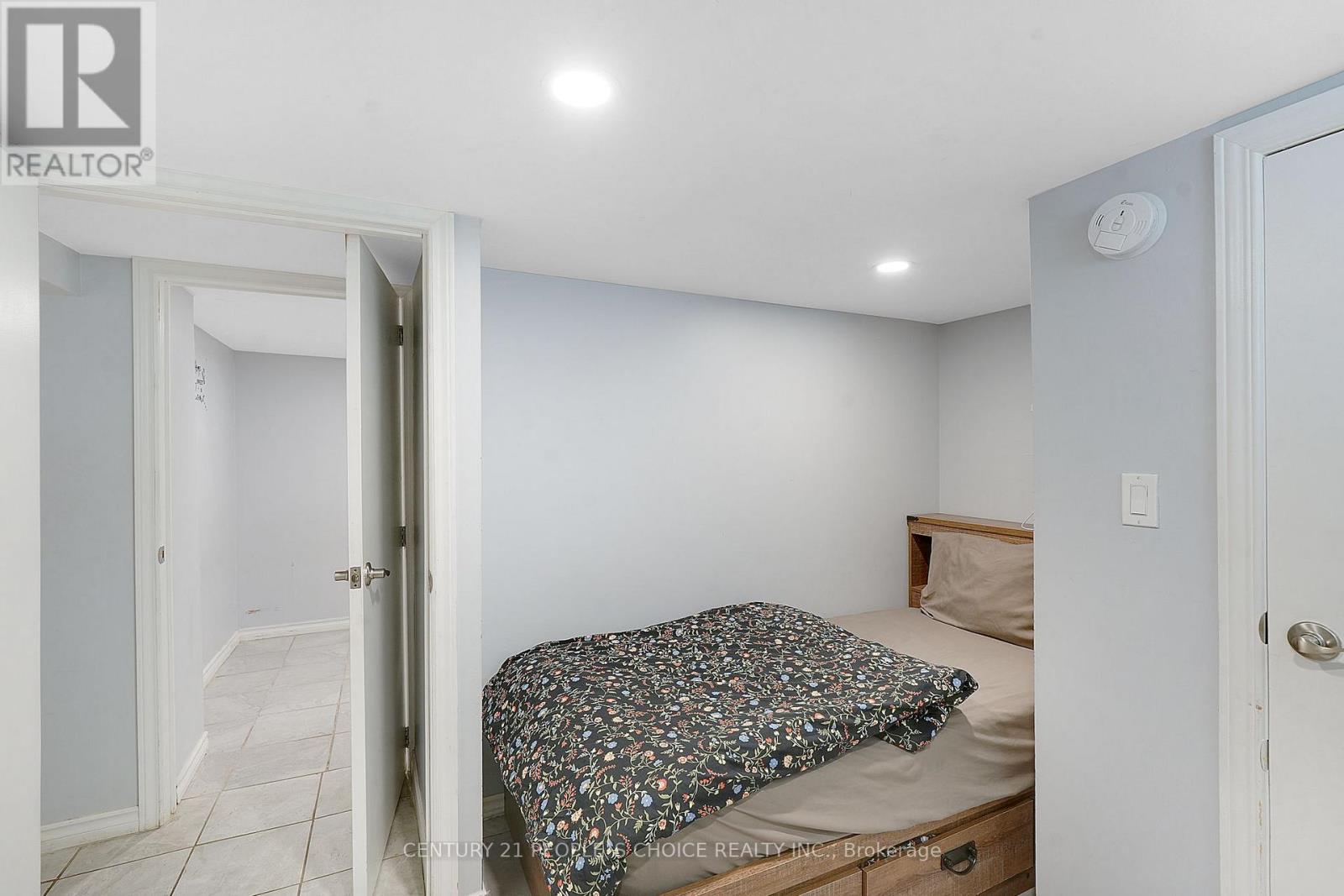 150 Spears Street, Toronto (rockcliffe-smythe), Ontario