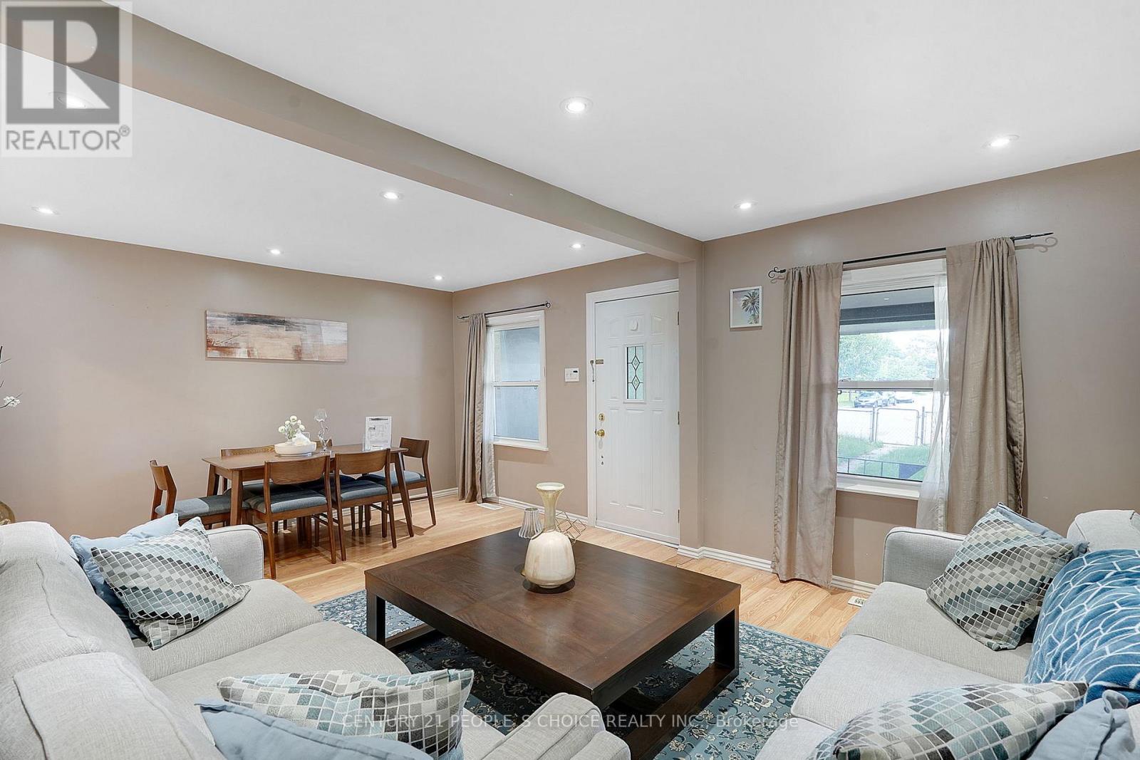 150 Spears Street, Toronto (rockcliffe-smythe), Ontario