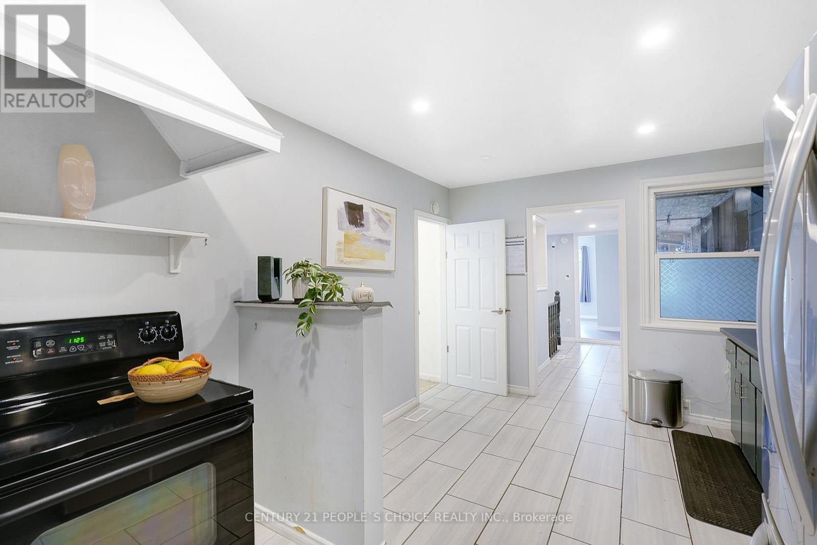 150 Spears Street, Toronto (rockcliffe-smythe), Ontario