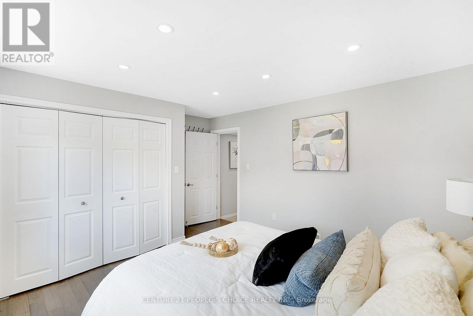 150 Spears Street, Toronto (rockcliffe-smythe), Ontario