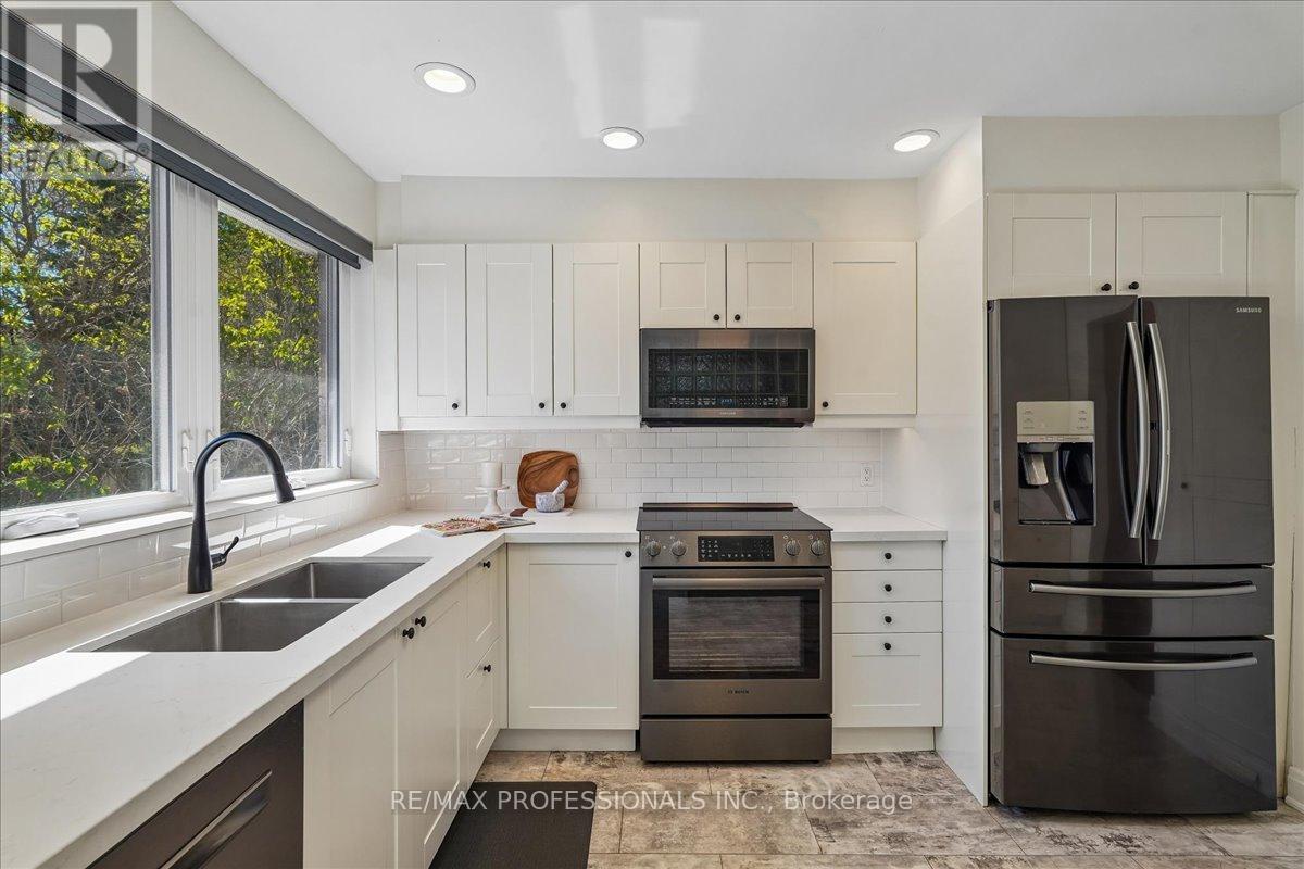 28 Spring Garden Road, Toronto (stonegate-queensway), Ontario