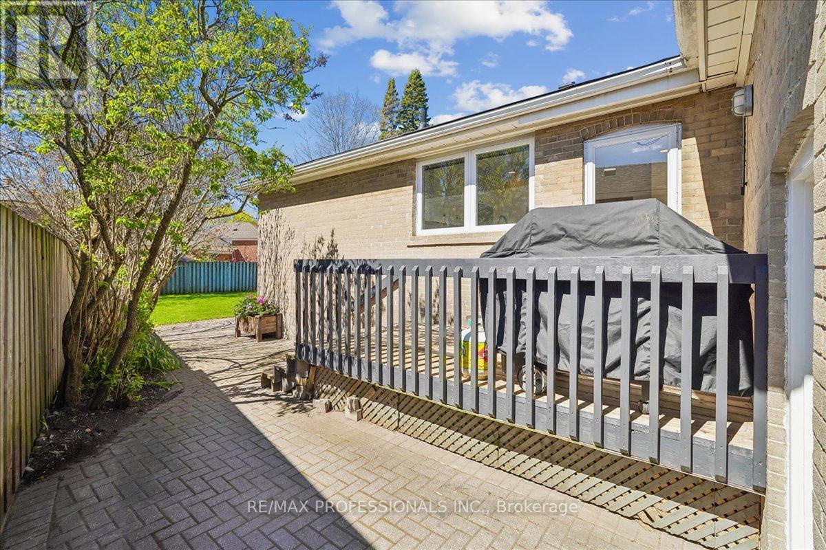 28 Spring Garden Road, Toronto (stonegate-queensway), Ontario