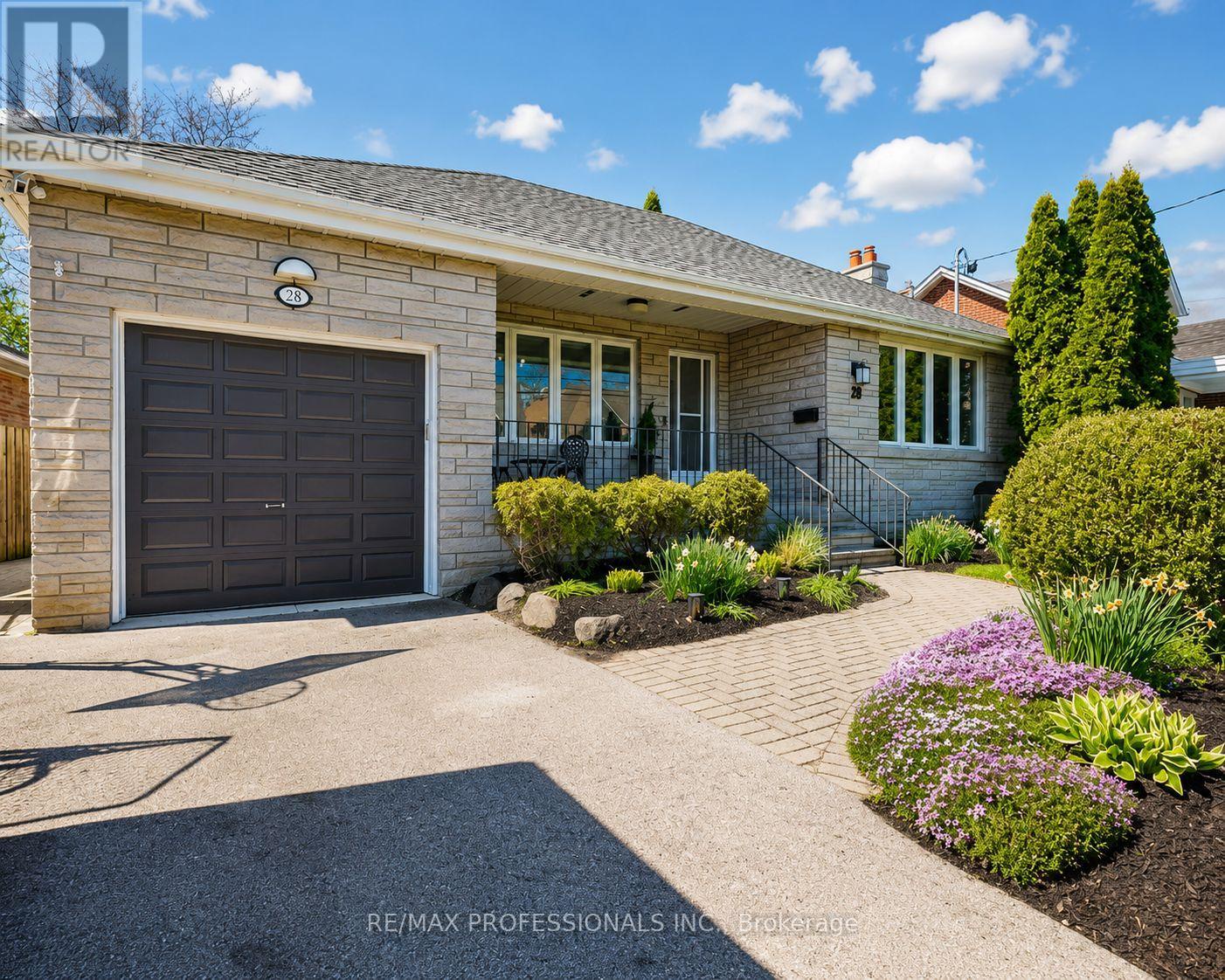 28 Spring Garden Road, Toronto (stonegate-queensway), Ontario