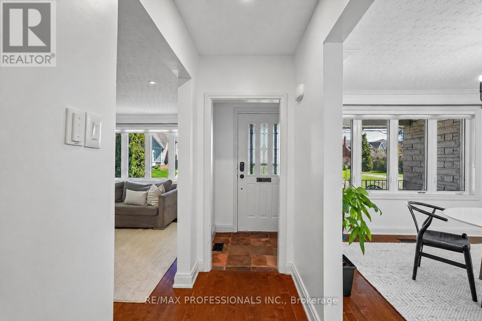 28 Spring Garden Road, Toronto (stonegate-queensway), Ontario