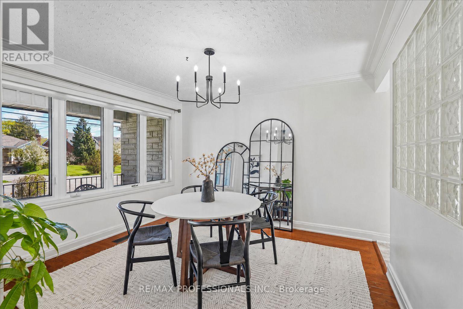 28 Spring Garden Road, Toronto (stonegate-queensway), Ontario