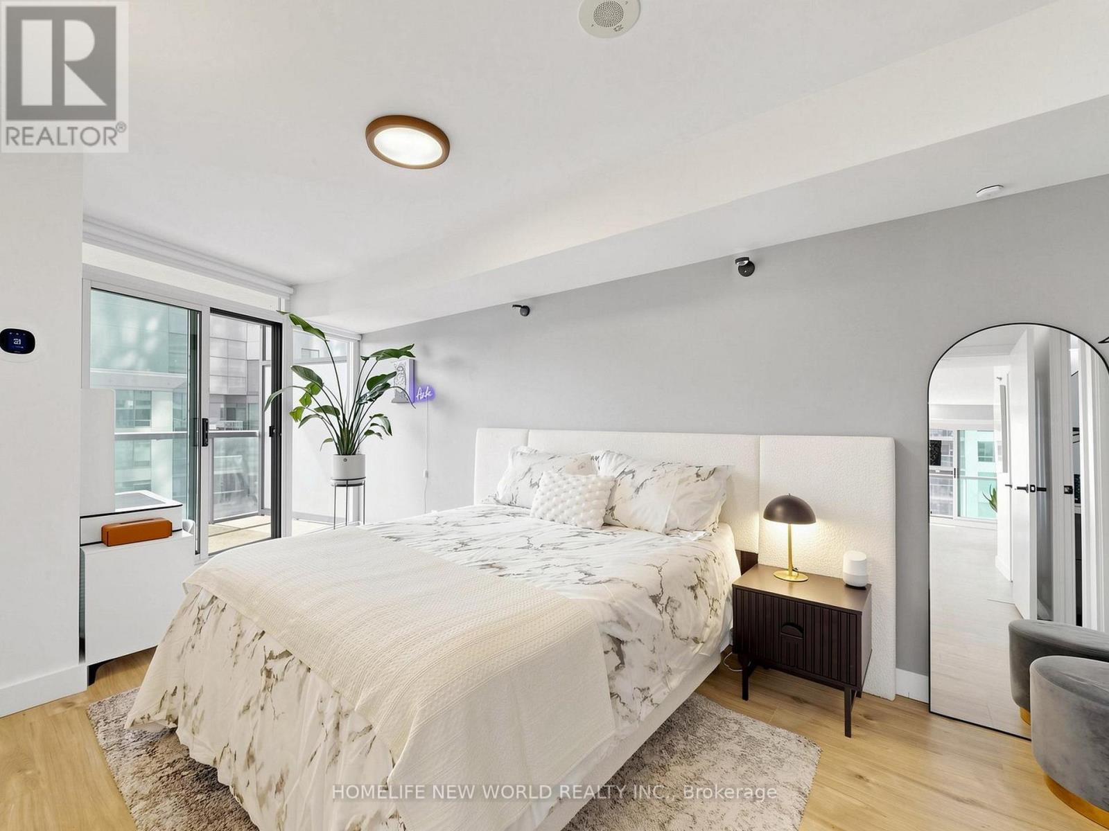 1911 - 30 Grand Trunk Crescent, Toronto (waterfront Communities), Ontario
