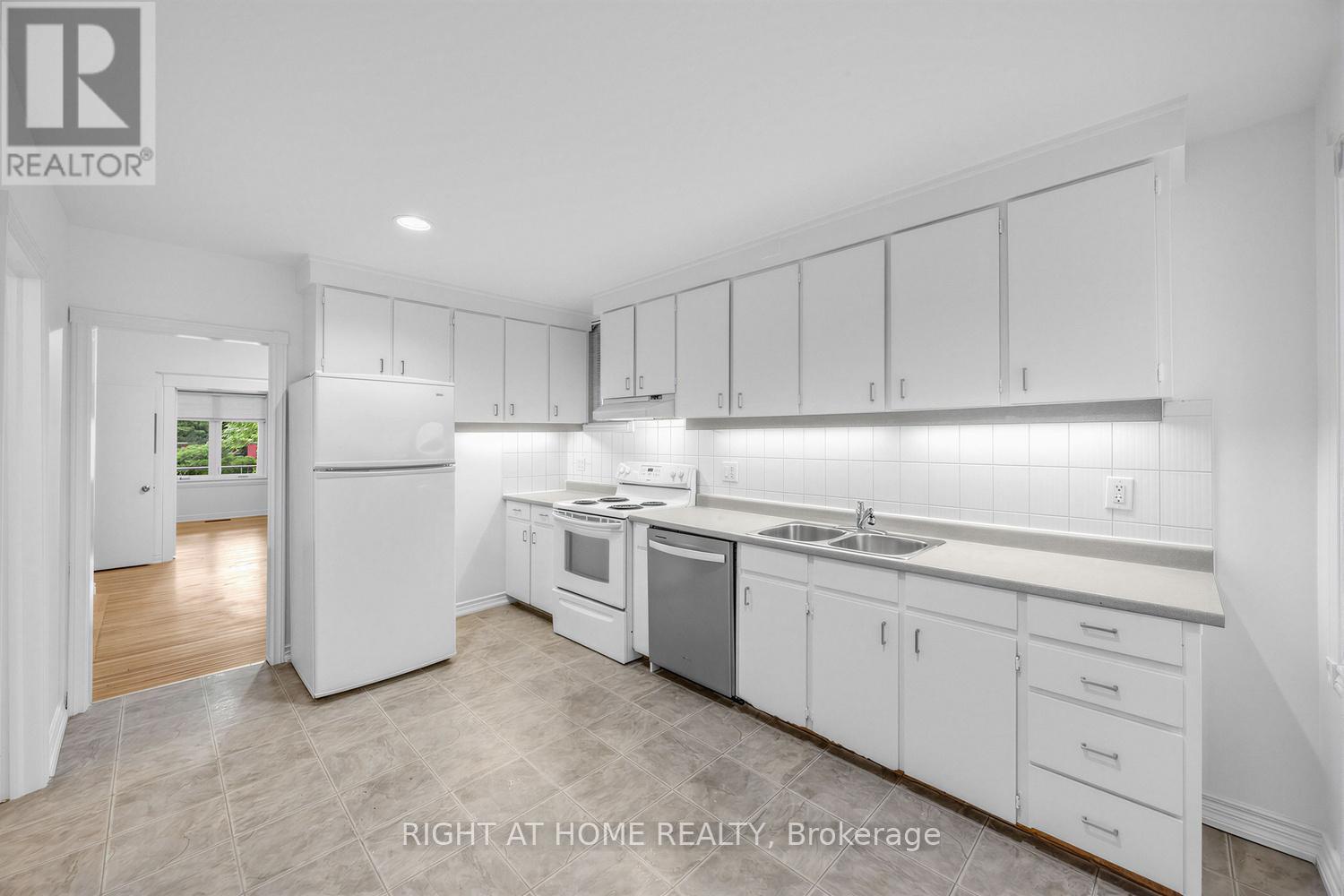 38 Kenneth Avenue, Toronto (high Park North), Ontario