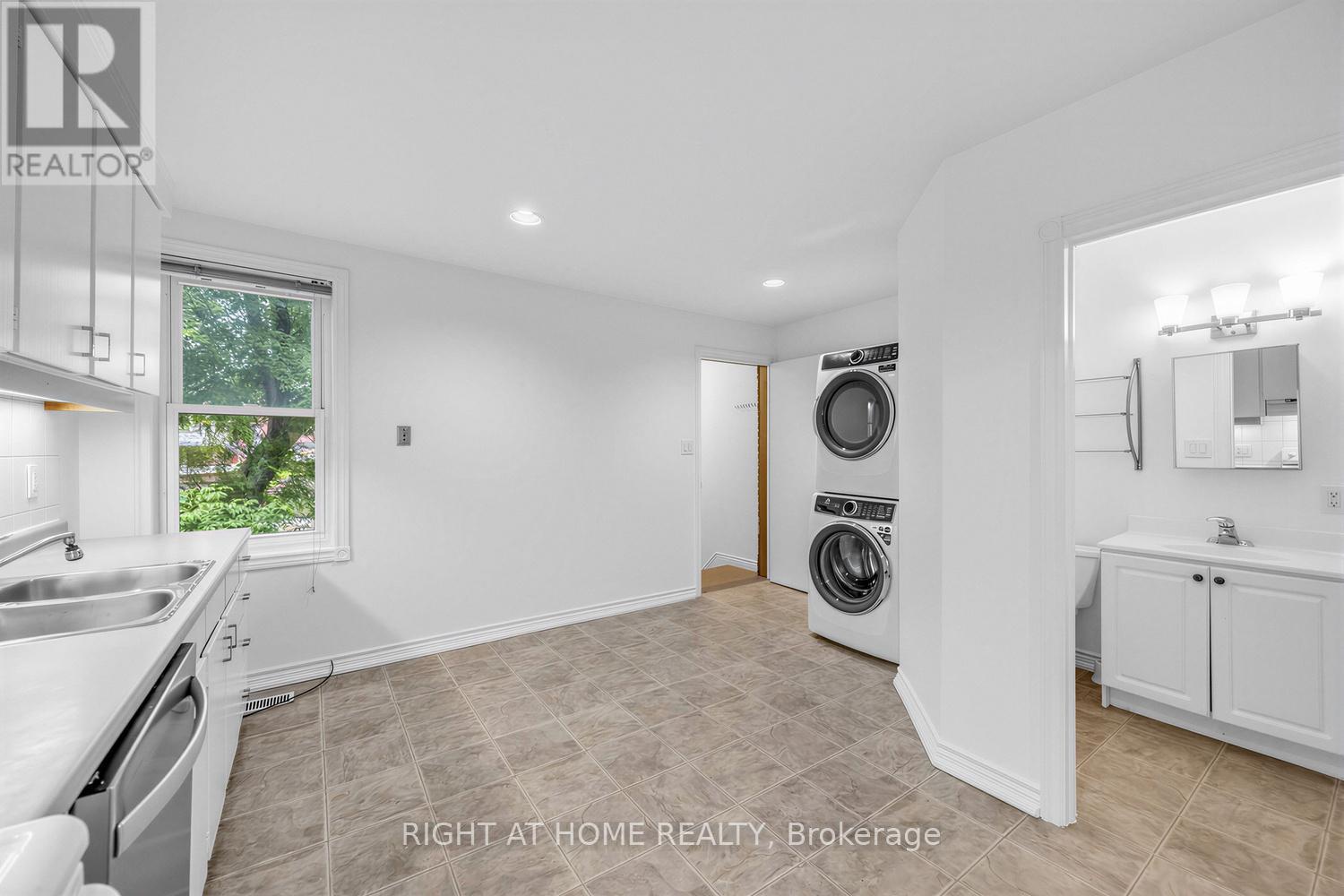 38 Kenneth Avenue, Toronto (high Park North), Ontario