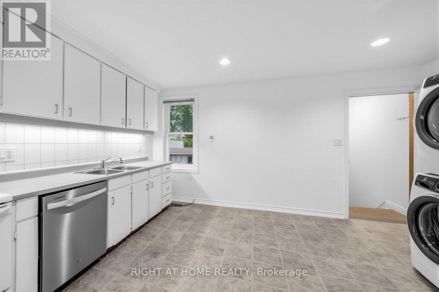 38 Kenneth Avenue, Toronto (high Park North), Ontario