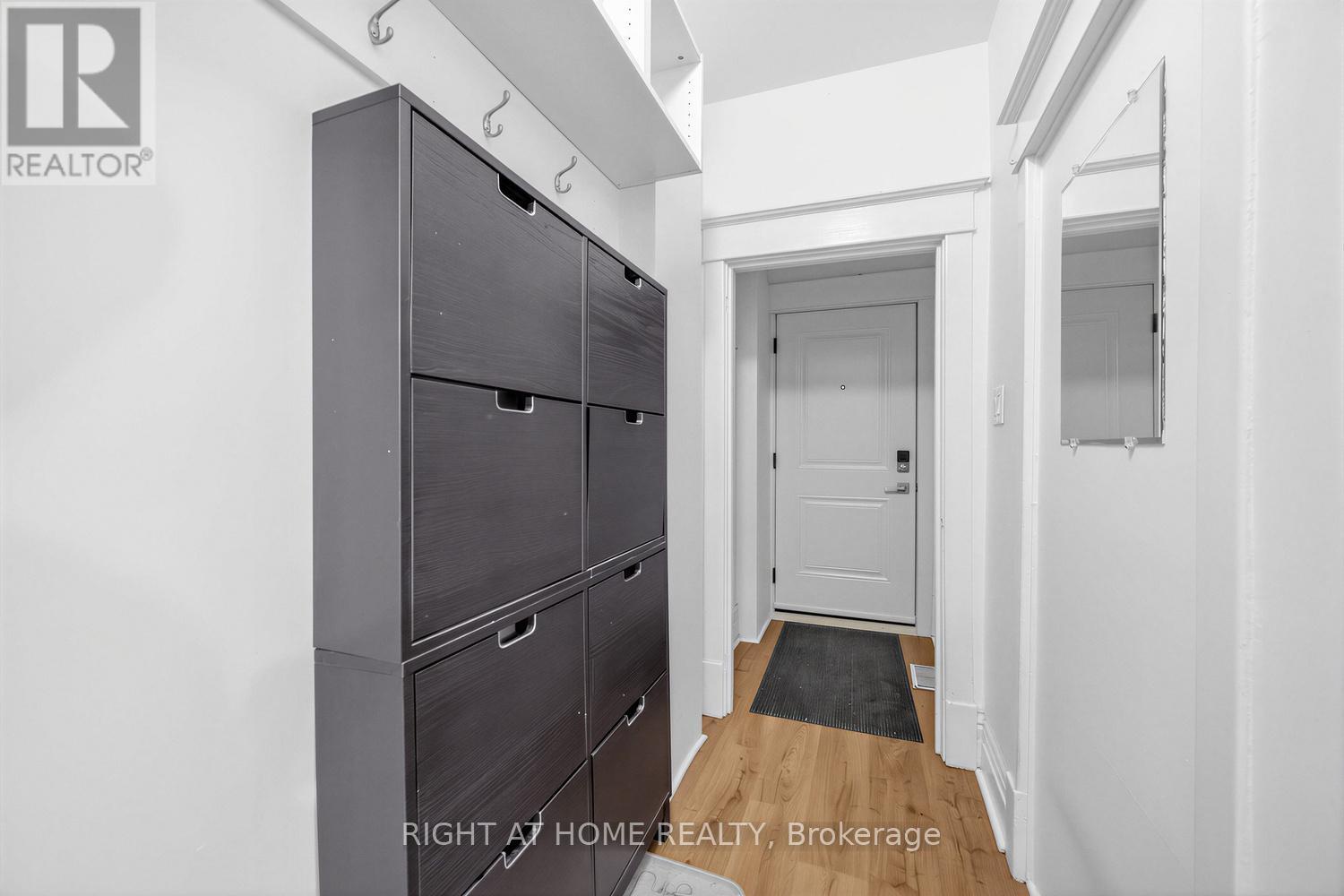 38 Kenneth Avenue, Toronto (high Park North), Ontario