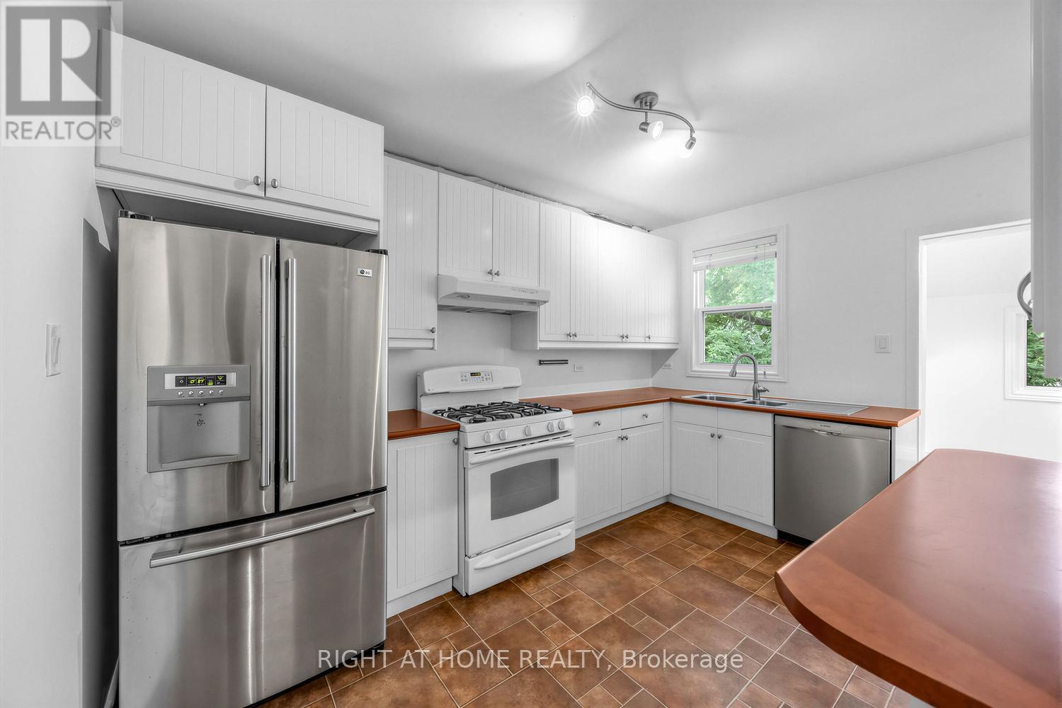 38 Kenneth Avenue, Toronto (high Park North), Ontario