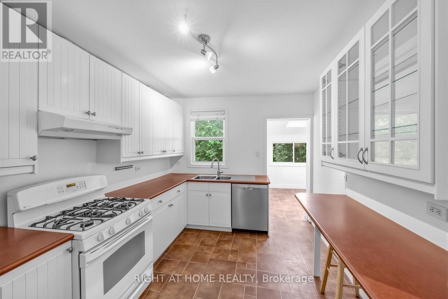 38 Kenneth Avenue, Toronto (high Park North), Ontario