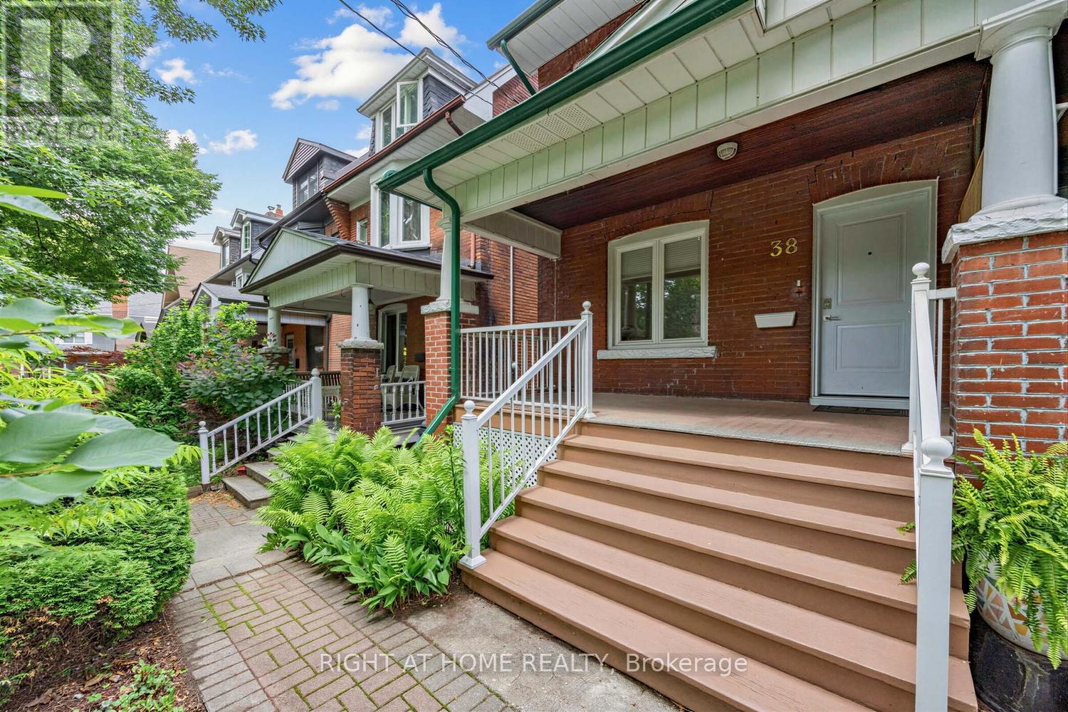 38 Kenneth Avenue, Toronto (high Park North), Ontario