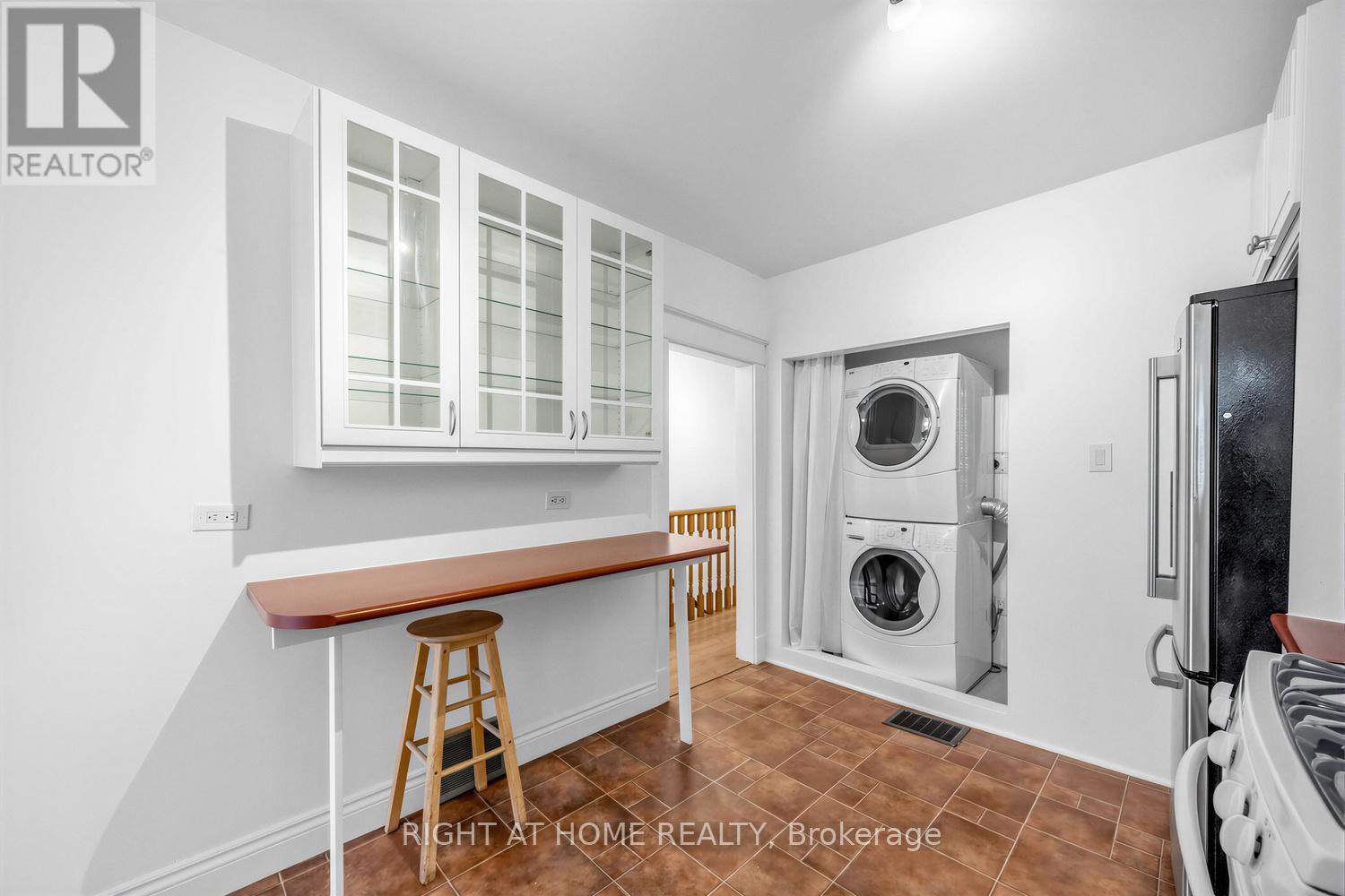 38 Kenneth Avenue, Toronto (high Park North), Ontario