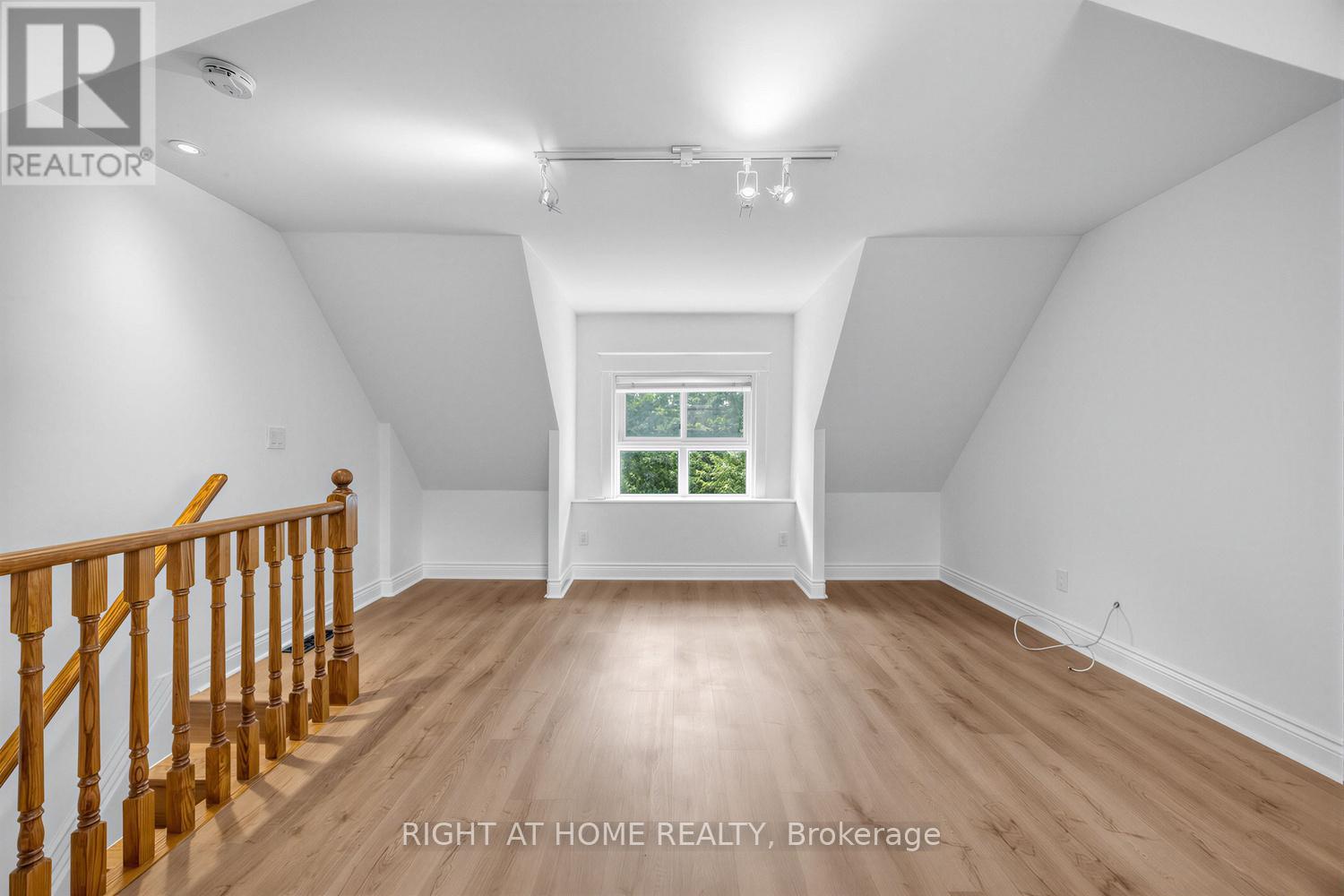 38 Kenneth Avenue, Toronto (high Park North), Ontario
