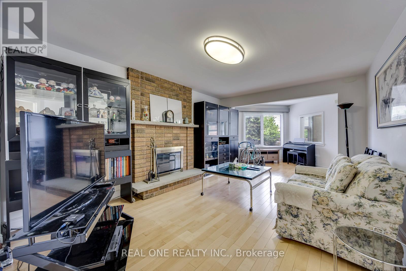 71 Stock Avenue, Toronto (islington-city Centre West), Ontario