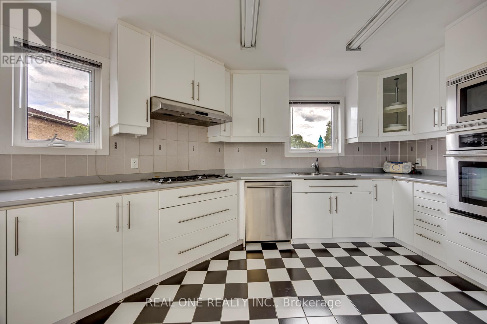 71 Stock Avenue, Toronto (islington-city Centre West), Ontario