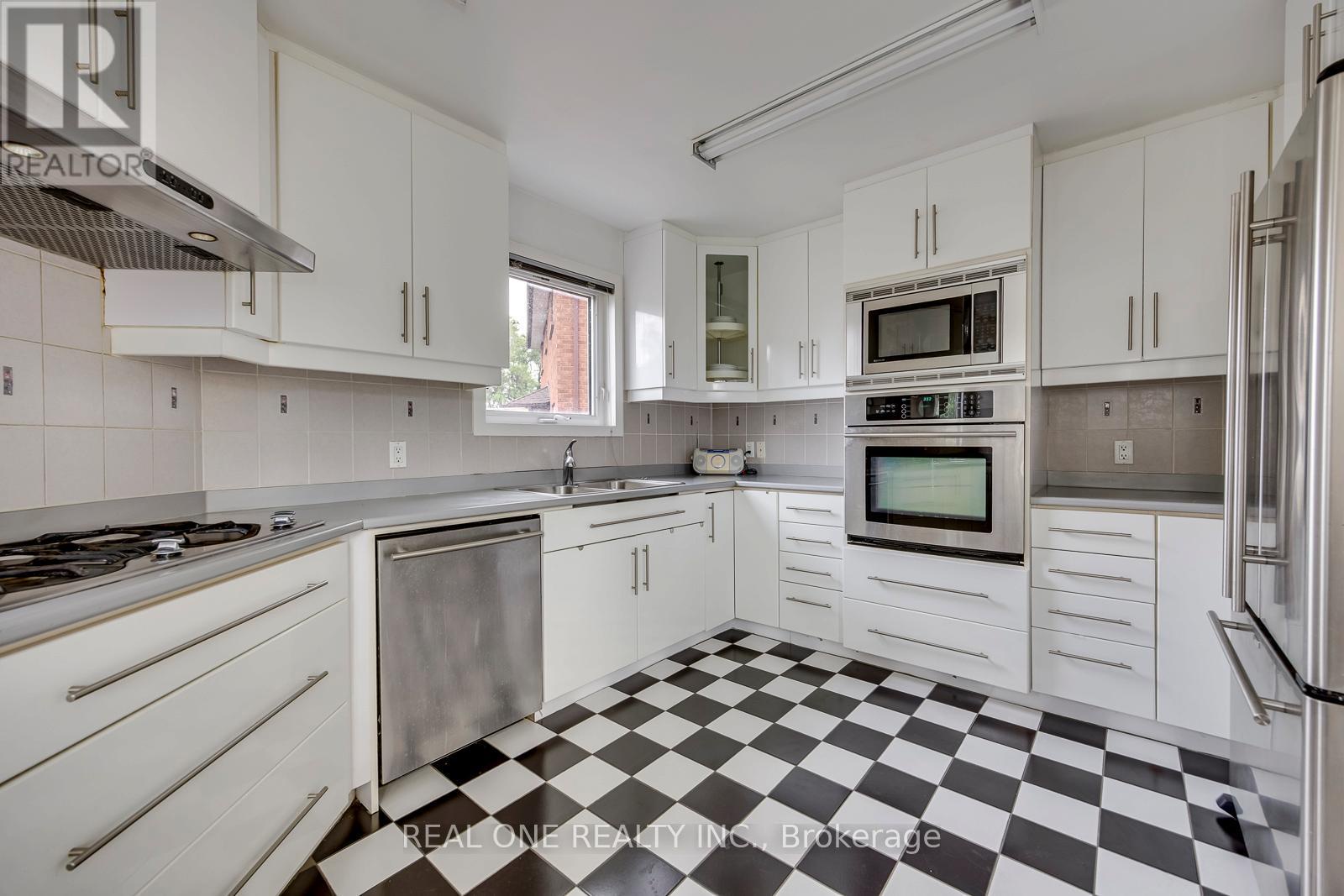 71 Stock Avenue, Toronto (islington-city Centre West), Ontario