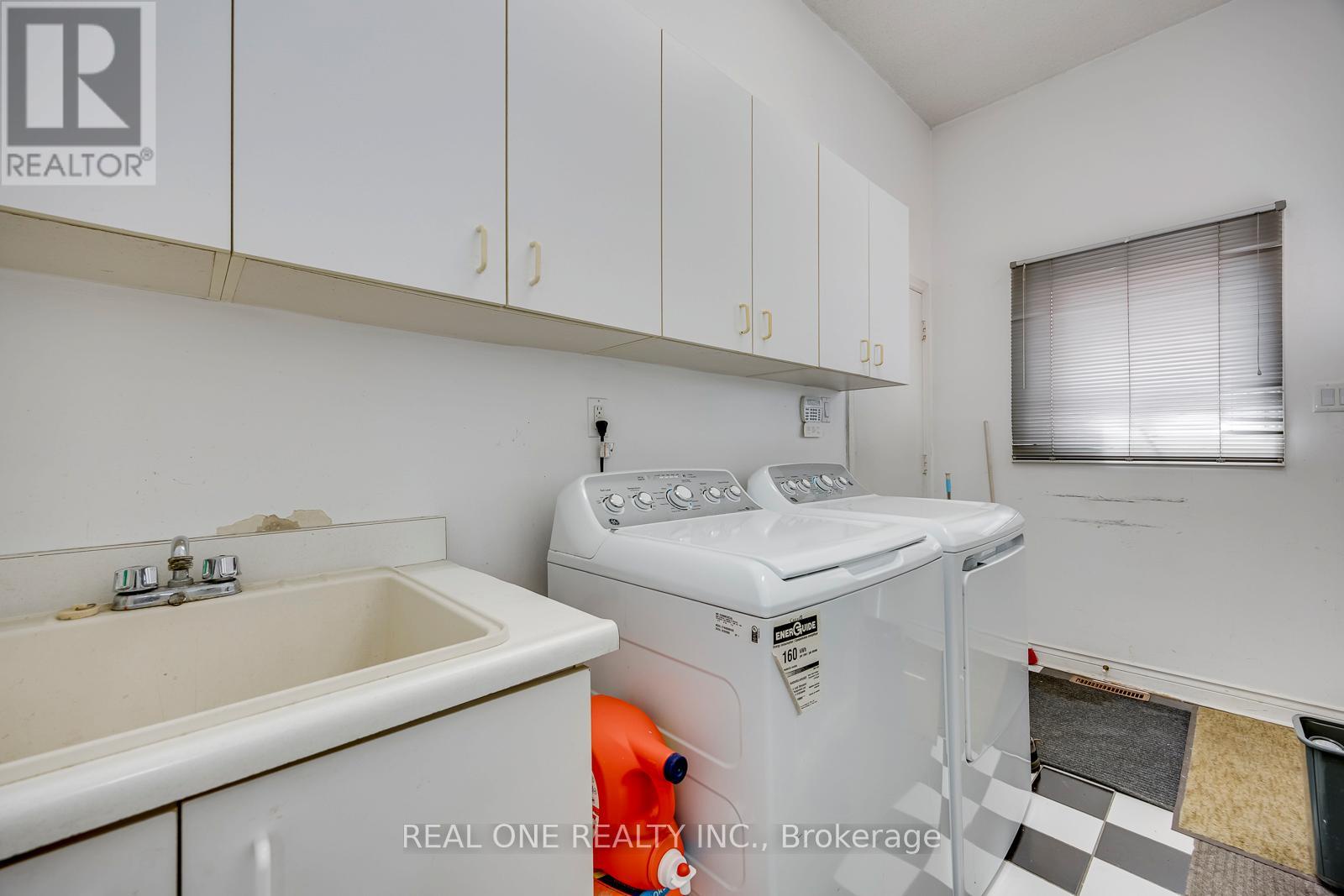 71 Stock Avenue, Toronto (islington-city Centre West), Ontario