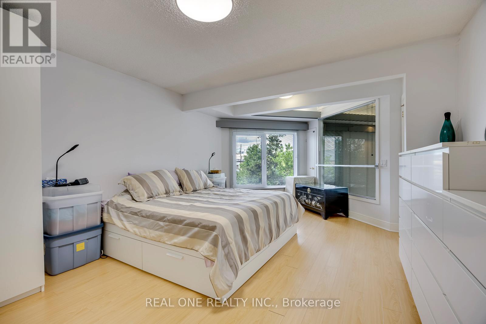 71 Stock Avenue, Toronto (islington-city Centre West), Ontario