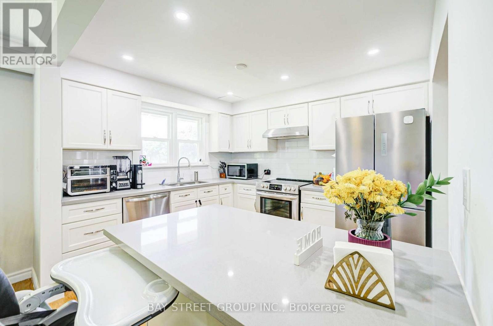125 Connaught Avenue, Toronto (newtonbrook West), Ontario