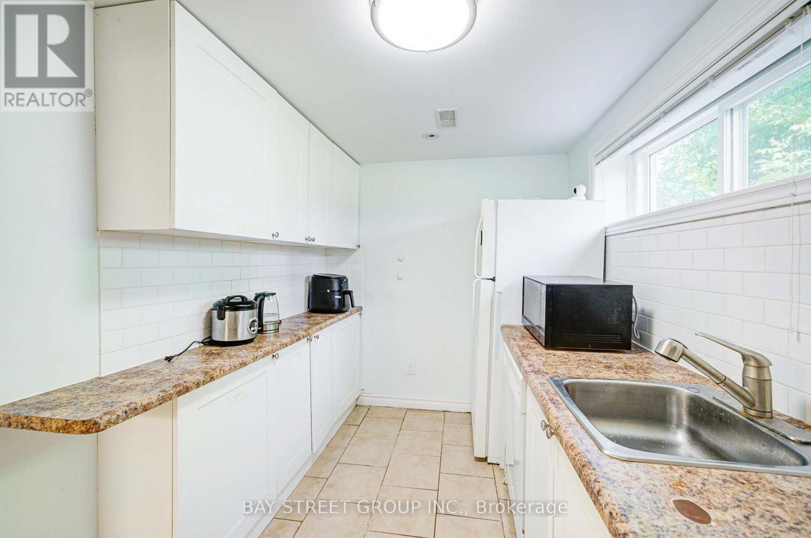 125 Connaught Avenue, Toronto (newtonbrook West), Ontario