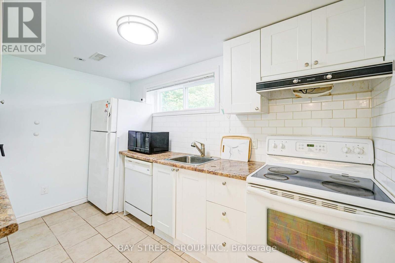 125 Connaught Avenue, Toronto (newtonbrook West), Ontario