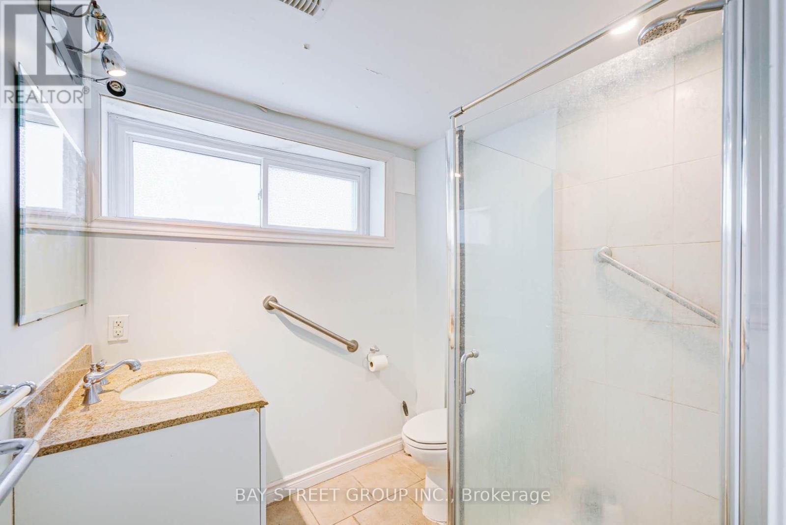 125 Connaught Avenue, Toronto (newtonbrook West), Ontario