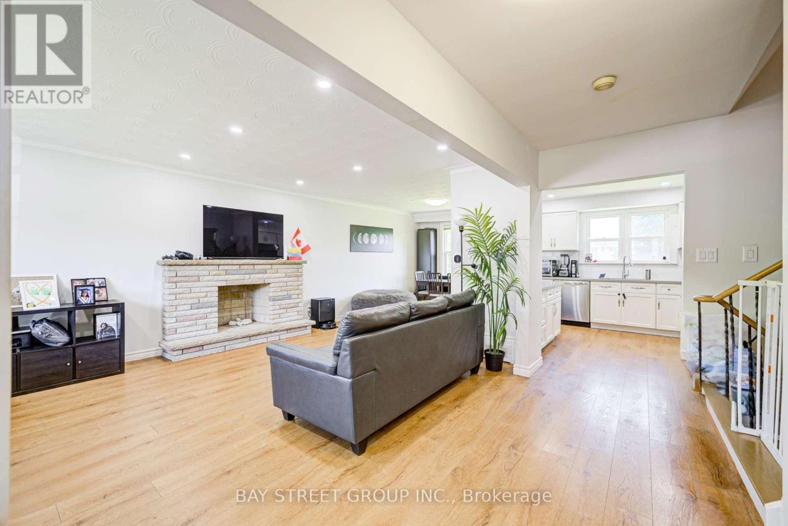125 Connaught Avenue, Toronto (newtonbrook West), Ontario