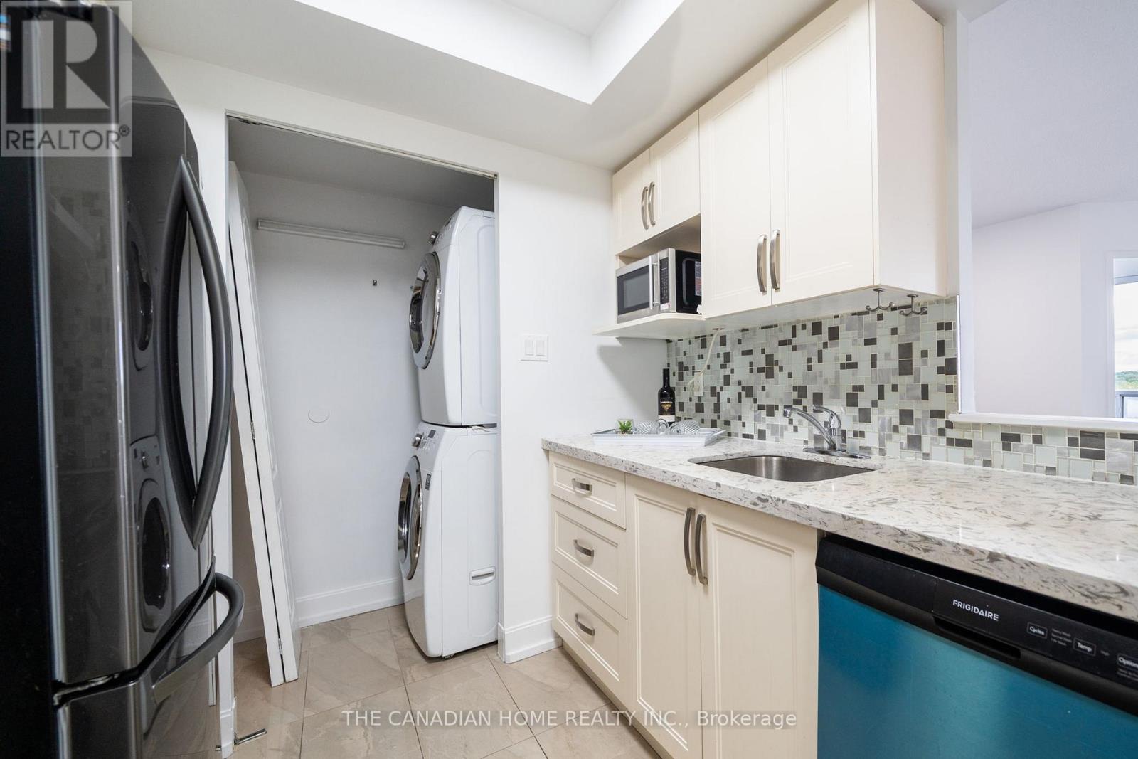 587 - 1 Greystone Walk Drive, Toronto (kennedy Park), Ontario