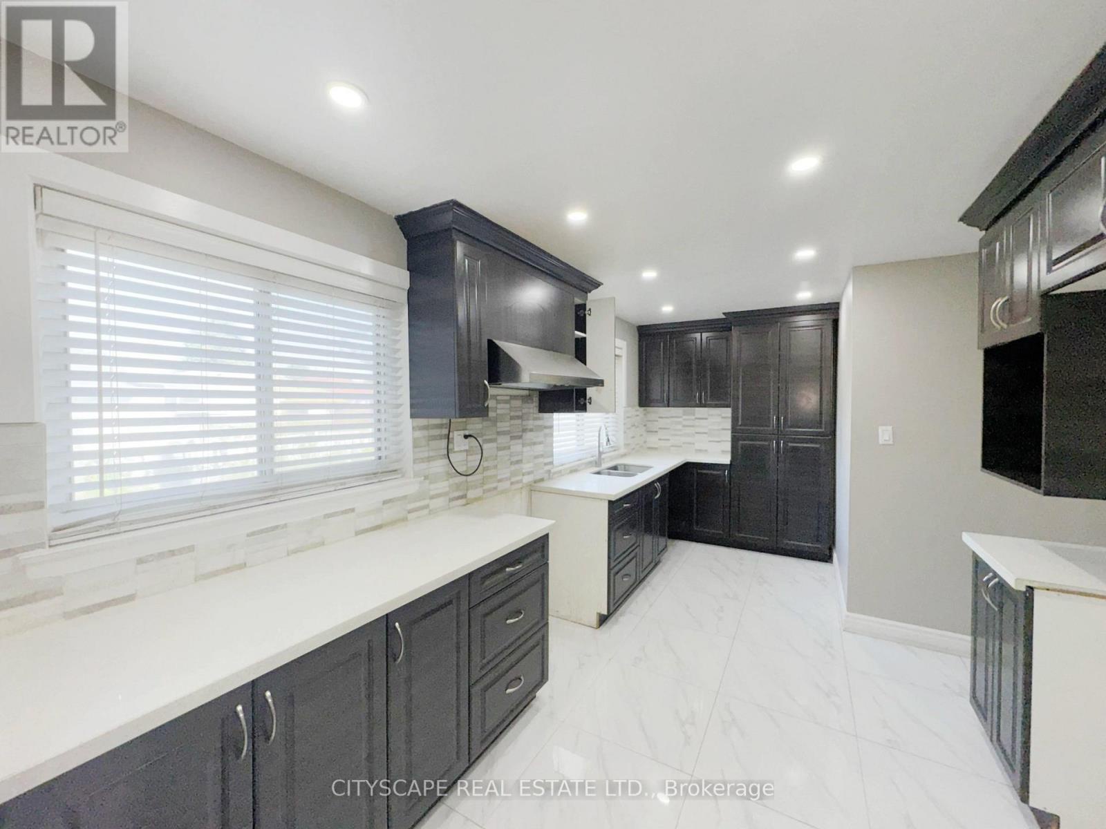 345 Silverstone Drive, Toronto (west Humber-clairville), Ontario