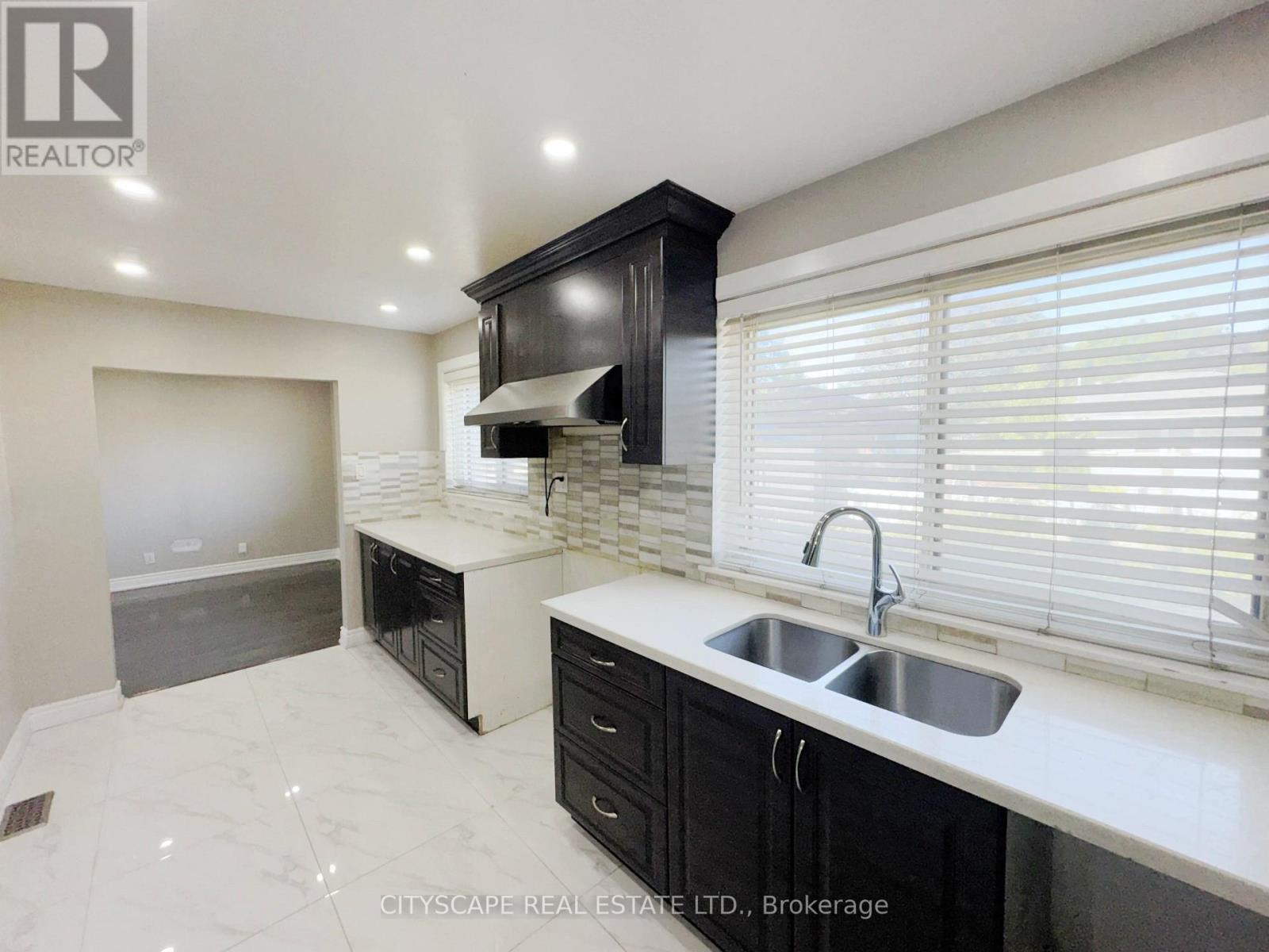 345 Silverstone Drive, Toronto (west Humber-clairville), Ontario