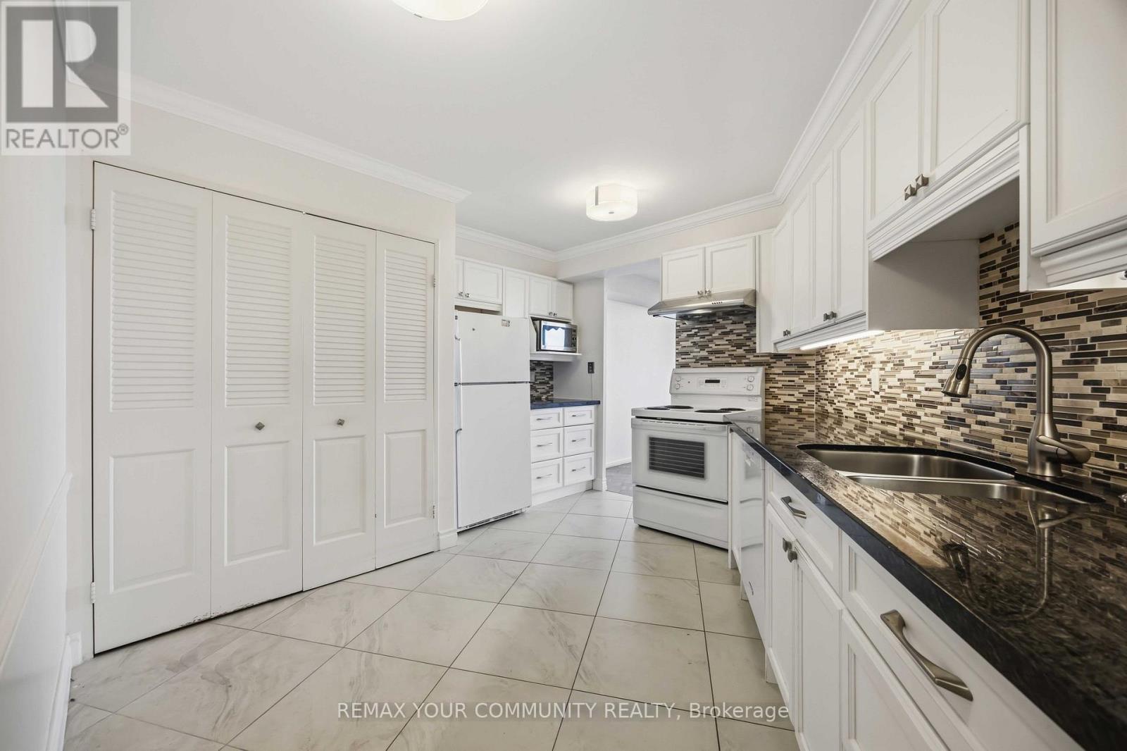 801 - 150 Neptune Drive, Toronto (englemount-lawrence), Ontario