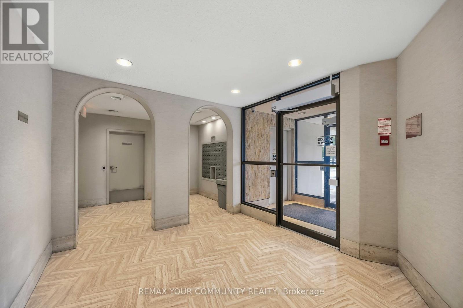801 - 150 Neptune Drive, Toronto (englemount-lawrence), Ontario
