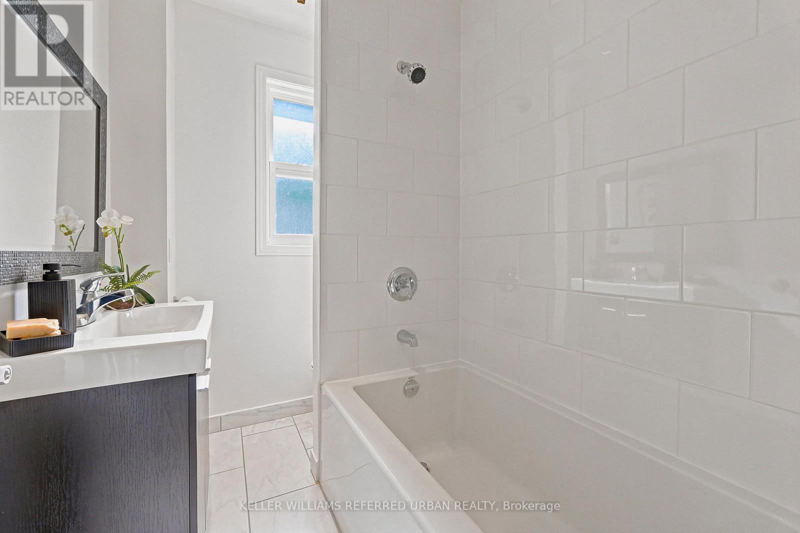 220 Westmount Avenue, Toronto (oakwood Village), Ontario