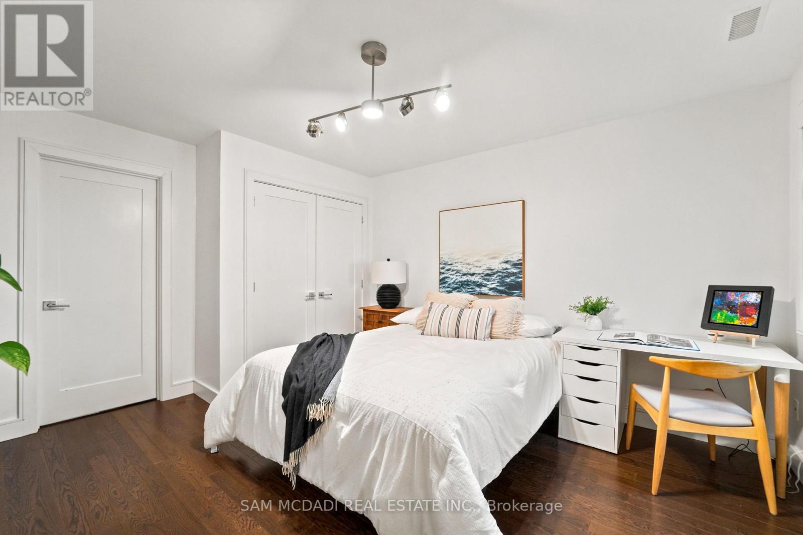 102 Cumberland Drive, Mississauga (port Credit), Ontario