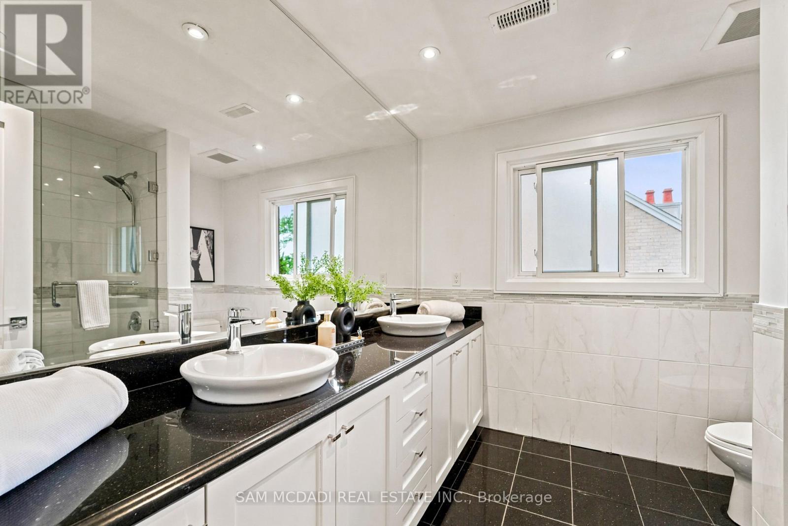 102 Cumberland Drive, Mississauga (port Credit), Ontario