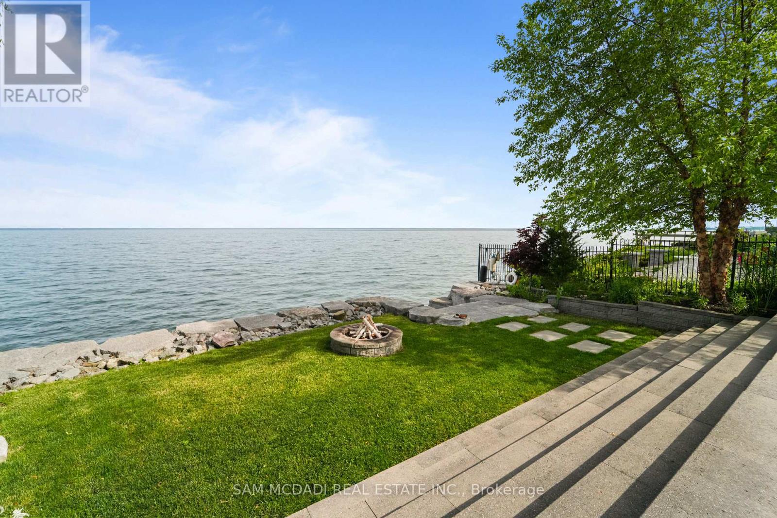 102 Cumberland Drive, Mississauga (port Credit), Ontario